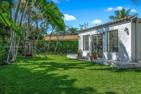 Villa ou maison à vendre à South Miami, Floride: 3 chambres, 248.51 m2 № 2068782 - photo 22