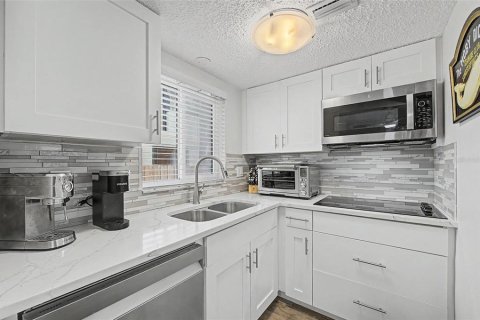 Copropriété à vendre à Indian Rocks Beach, Floride: 1 chambre, 42.27 m2 № 2339782 - photo 11