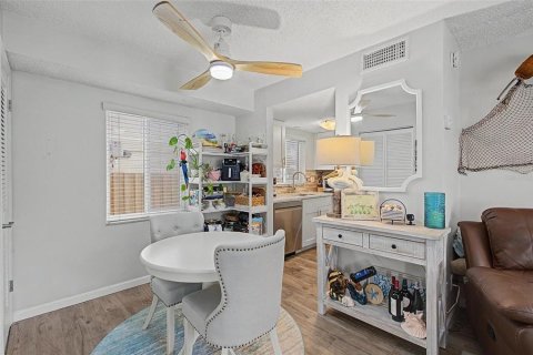 Copropriété à vendre à Indian Rocks Beach, Floride: 1 chambre, 42.27 m2 № 2339782 - photo 8