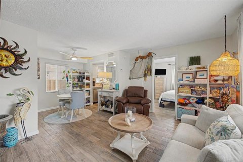 Copropriété à vendre à Indian Rocks Beach, Floride: 1 chambre, 42.27 m2 № 2339782 - photo 4