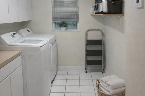 House in Port St. Lucie, Florida 4 bedrooms, 219.53 sq.m. № 2187431 - photo 23
