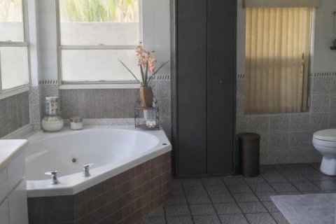 House in Port St. Lucie, Florida 4 bedrooms, 219.53 sq.m. № 2187431 - photo 16