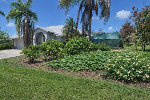 House in Port St. Lucie, Florida 4 bedrooms, 219.53 sq.m. № 2187431