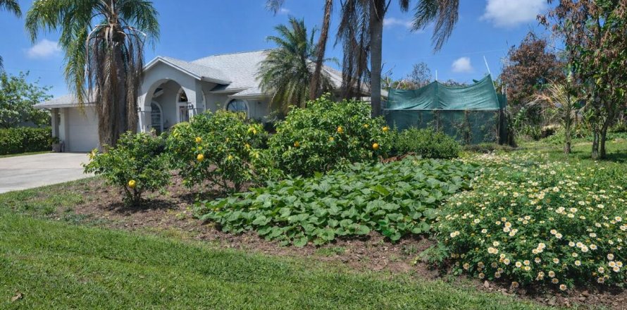 House in Port St. Lucie, Florida 4 bedrooms, 219.53 sq.m. № 2187431