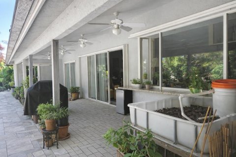 House in Port St. Lucie, Florida 4 bedrooms, 219.53 sq.m. № 2187431 - photo 4