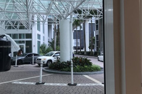 Снять в аренду кондоминиум в Майами, Флорида 2 спальни, 97.64м2, № 1995583 - фото 2