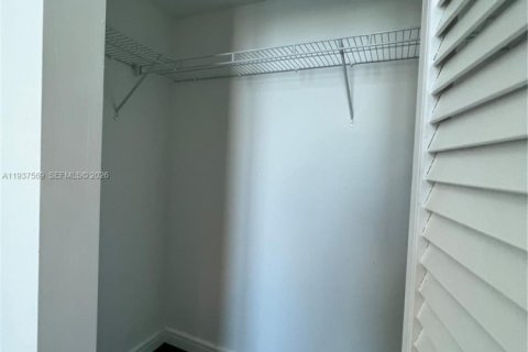 Снять в аренду кондоминиум в Майами, Флорида 2 спальни, 97.64м2, № 1995583 - фото 6