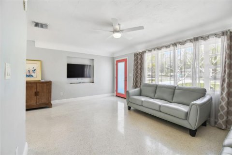 Casa en venta en Dunedin, Florida, 4 dormitorios, 173.91 m2 № 1615739 - foto 9