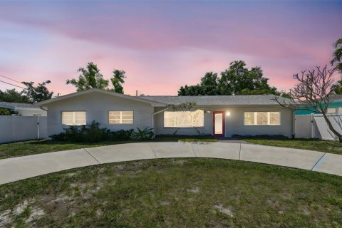 Casa en venta en Dunedin, Florida, 4 dormitorios, 173.91 m2 № 1615739 - foto 1