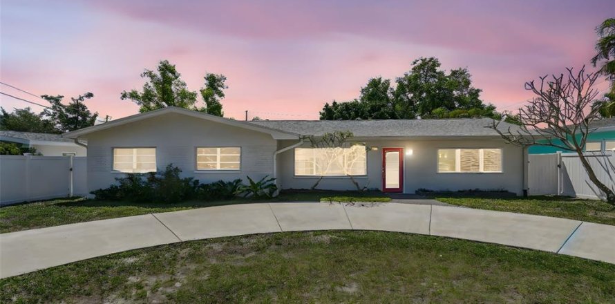 Casa en Dunedin, Florida 4 dormitorios, 173.91 m2 № 1615739