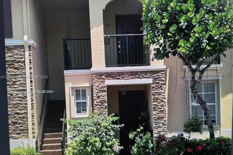 Condo in Homestead, Florida, 3 bedrooms № 1991486 - photo 1