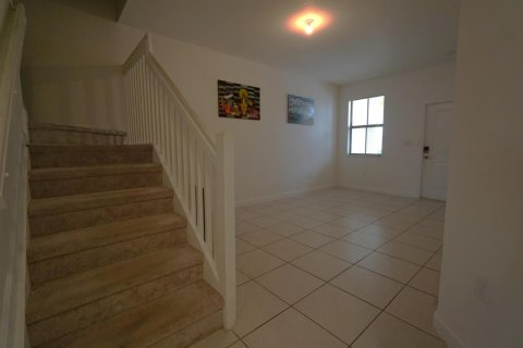 Villa ou maison à louer à Miami, Floride: 4 chambres, 169.08 m2 № 2146577 - photo 4