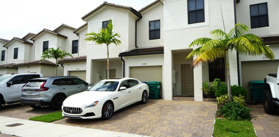 Villa ou maison à Miami, Floride 4 chambres, 169.08 m2 № 2146577