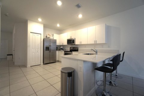 Villa ou maison à louer à Miami, Floride: 4 chambres, 169.08 m2 № 2146577 - photo 8
