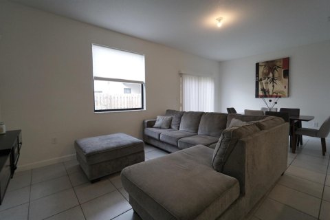 Villa ou maison à louer à Miami, Floride: 4 chambres, 169.08 m2 № 2146577 - photo 12