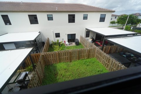 Villa ou maison à louer à Miami, Floride: 4 chambres, 169.08 m2 № 2146577 - photo 23