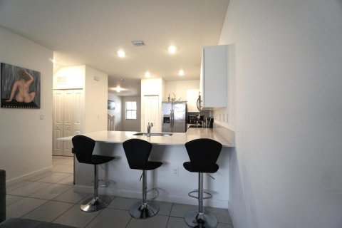 Villa ou maison à louer à Miami, Floride: 4 chambres, 169.08 m2 № 2146577 - photo 9