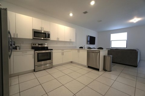 Villa ou maison à louer à Miami, Floride: 4 chambres, 169.08 m2 № 2146577 - photo 6