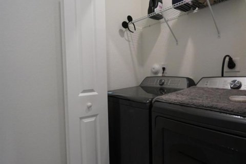 Villa ou maison à louer à Miami, Floride: 4 chambres, 169.08 m2 № 2146577 - photo 17