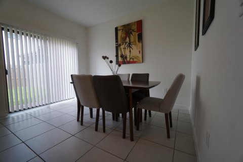 Villa ou maison à louer à Miami, Floride: 4 chambres, 169.08 m2 № 2146577 - photo 14