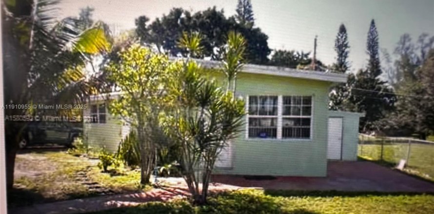 House in West Park, Florida 2 bedrooms, 98.29 sq.m. № 2013242