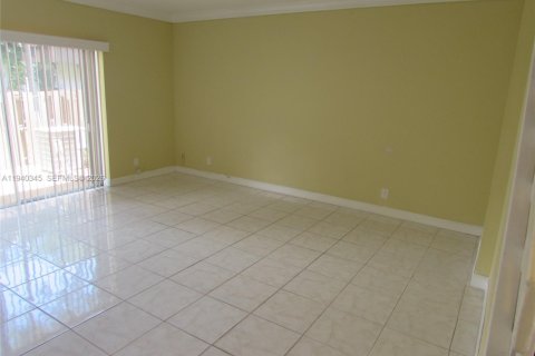 Купить виллу или дом в Плантация, Флорида 3 спальни, 164.44м2, № 1998175 - фото 2