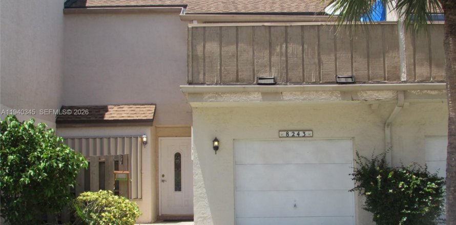 Дом в Плантация, Флорида 3 спальни, 164.44м2 № 1998175