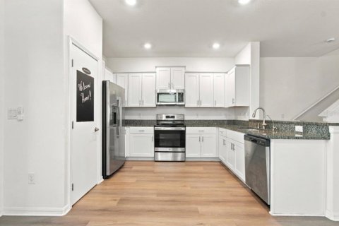 Touwnhouse à louer à San Antonio, Floride: 2 chambres, 143.16 m2 № 2398789 - photo 10