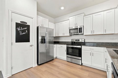 Touwnhouse à louer à San Antonio, Floride: 2 chambres, 143.16 m2 № 2398789 - photo 12