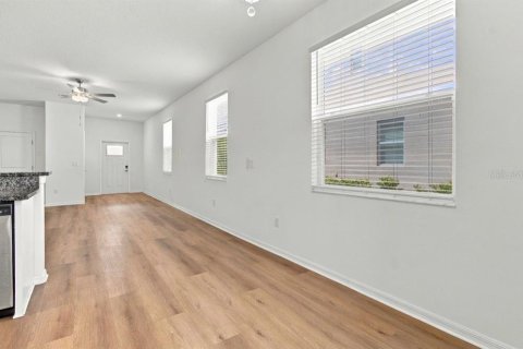 Touwnhouse à louer à San Antonio, Floride: 2 chambres, 143.16 m2 № 2398789 - photo 9