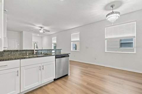 Touwnhouse à louer à San Antonio, Floride: 2 chambres, 143.16 m2 № 2398789 - photo 14