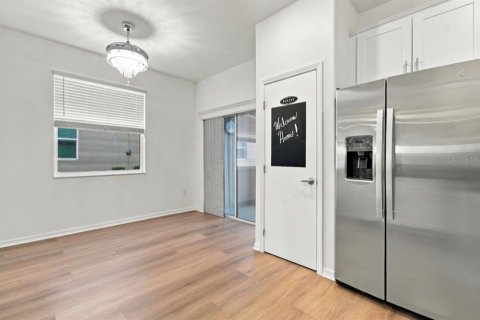 Touwnhouse à louer à San Antonio, Floride: 2 chambres, 143.16 m2 № 2398789 - photo 13