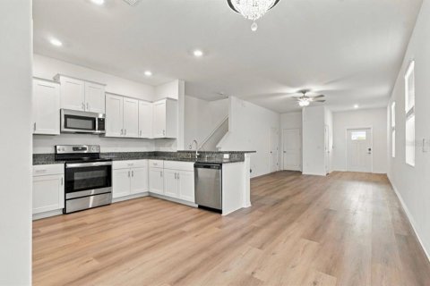 Touwnhouse à louer à San Antonio, Floride: 2 chambres, 143.16 m2 № 2398789 - photo 16