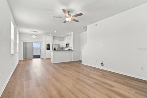 Touwnhouse à louer à San Antonio, Floride: 2 chambres, 143.16 m2 № 2398789 - photo 6