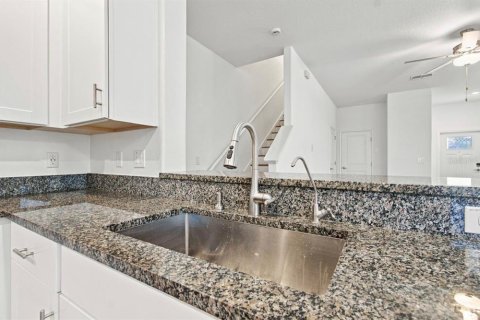 Touwnhouse à louer à San Antonio, Floride: 2 chambres, 143.16 m2 № 2398789 - photo 11