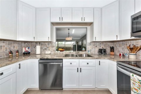 House in Sarasota, Florida 3 bedrooms, 160.16 sq.m. № 1792332 - photo 22