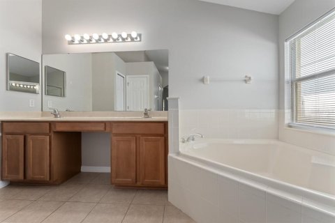 House in Orlando, Florida 4 bedrooms, 170.2 sq.m. № 1838041 - photo 11