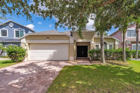 House in Orlando, Florida 4 bedrooms, 170.2 sq.m. № 1838041 - photo 1