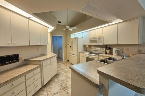 House in Spring Hill, Florida 3 bedrooms, 230.49 sq.m. № 1522832 - photo 15