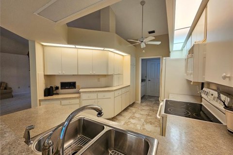 House in Spring Hill, Florida 3 bedrooms, 230.49 sq.m. № 1522832 - photo 2