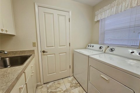 House in Spring Hill, Florida 3 bedrooms, 230.49 sq.m. № 1522832 - photo 17