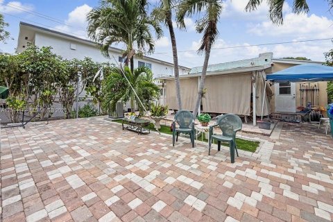 House in Miami, Florida 2 bedrooms, 112.88 sq.m. № 2070237 - photo 22