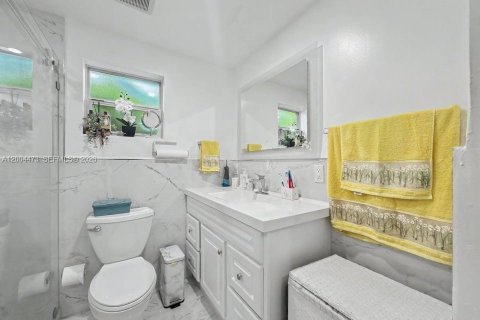 House in Miami, Florida 2 bedrooms, 112.88 sq.m. № 2070237 - photo 19