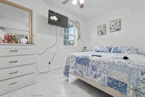 House in Miami, Florida 2 bedrooms, 112.88 sq.m. № 2070237 - photo 14