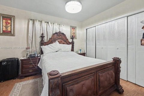 House in Miami, Florida 2 bedrooms, 112.88 sq.m. № 2070237 - photo 16