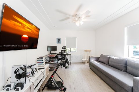 Casa en venta en North Miami, Florida, 4 dormitorios, 154.78 m2 № 1970674 - foto 11