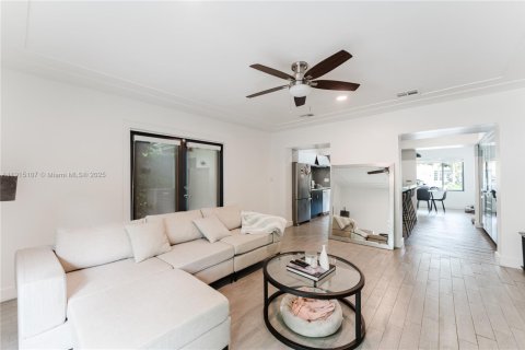 Casa en venta en North Miami, Florida, 4 dormitorios, 154.78 m2 № 1970674 - foto 23