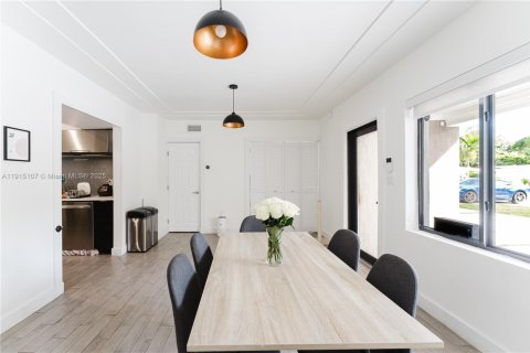 Casa en venta en North Miami, Florida, 4 dormitorios, 154.78 m2 № 1970674 - foto 29