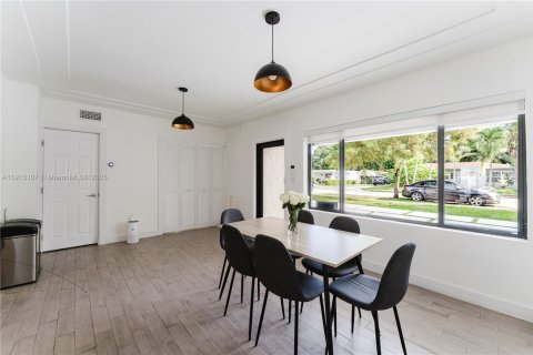 Casa en venta en North Miami, Florida, 4 dormitorios, 154.78 m2 № 1970674 - foto 30