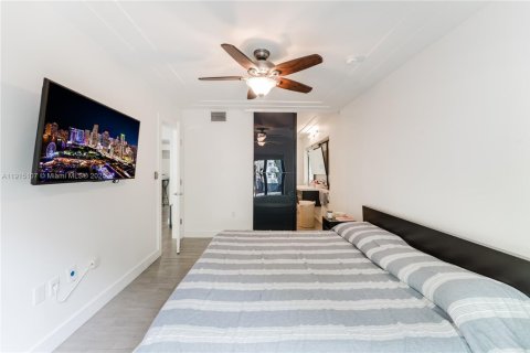 Casa en venta en North Miami, Florida, 4 dormitorios, 154.78 m2 № 1970674 - foto 6